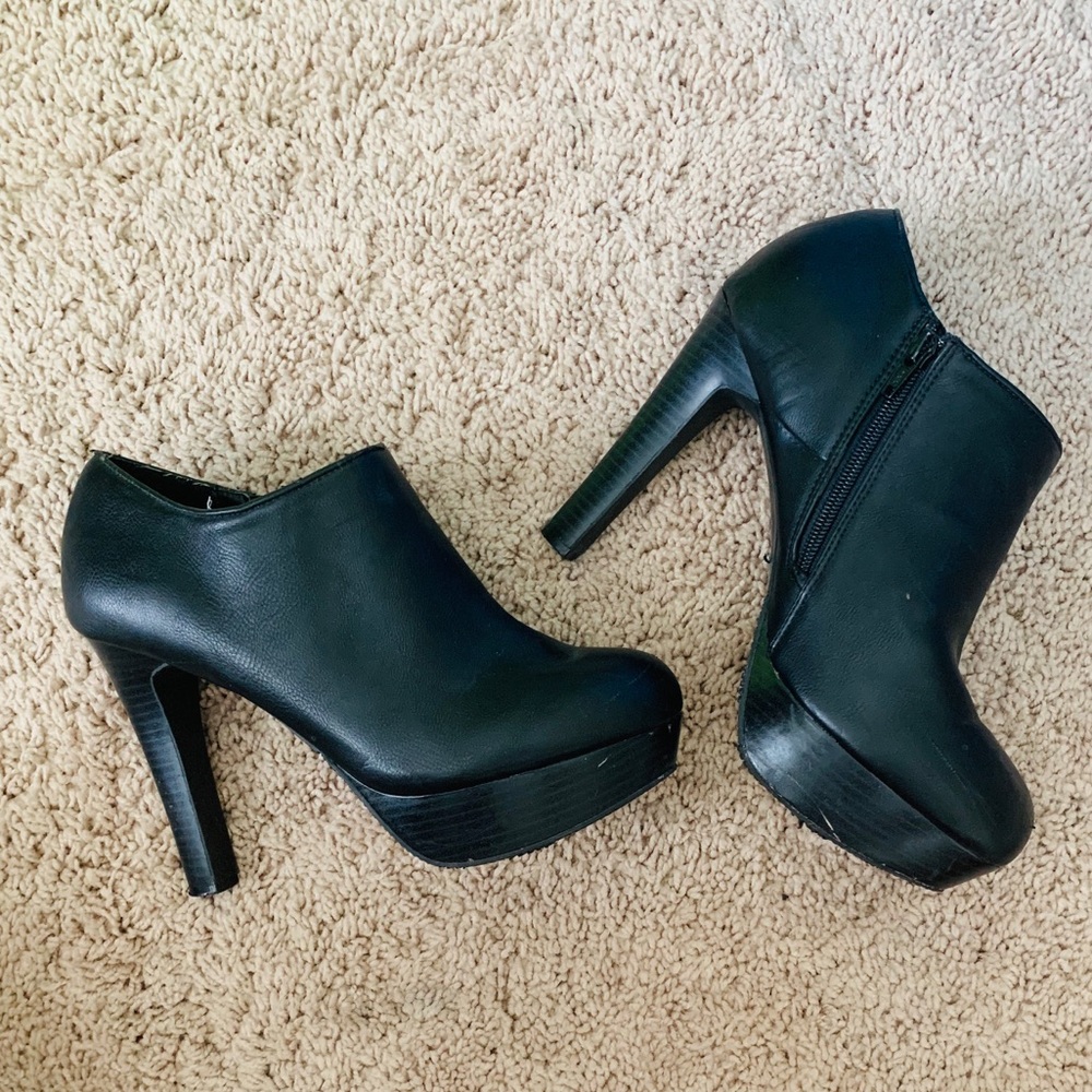 YAS QUEEN Booties